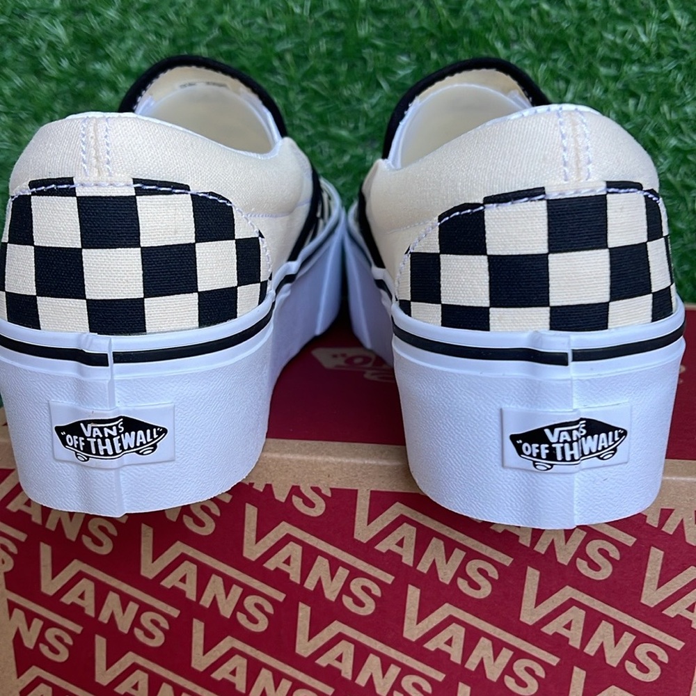Vans WMNS Classic Slip-On Stackf
Checkerboard Black/Classi
VN0A7Q5RTYQ
Platforms - Picture 11 of 16
